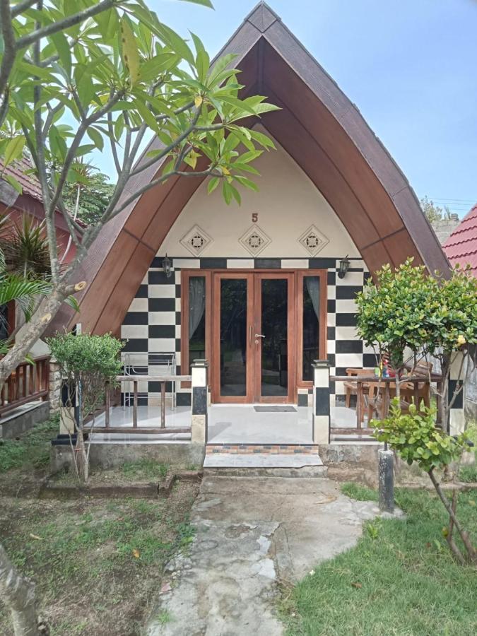 Meno Smile Cottages Gili Meno Exterior photo