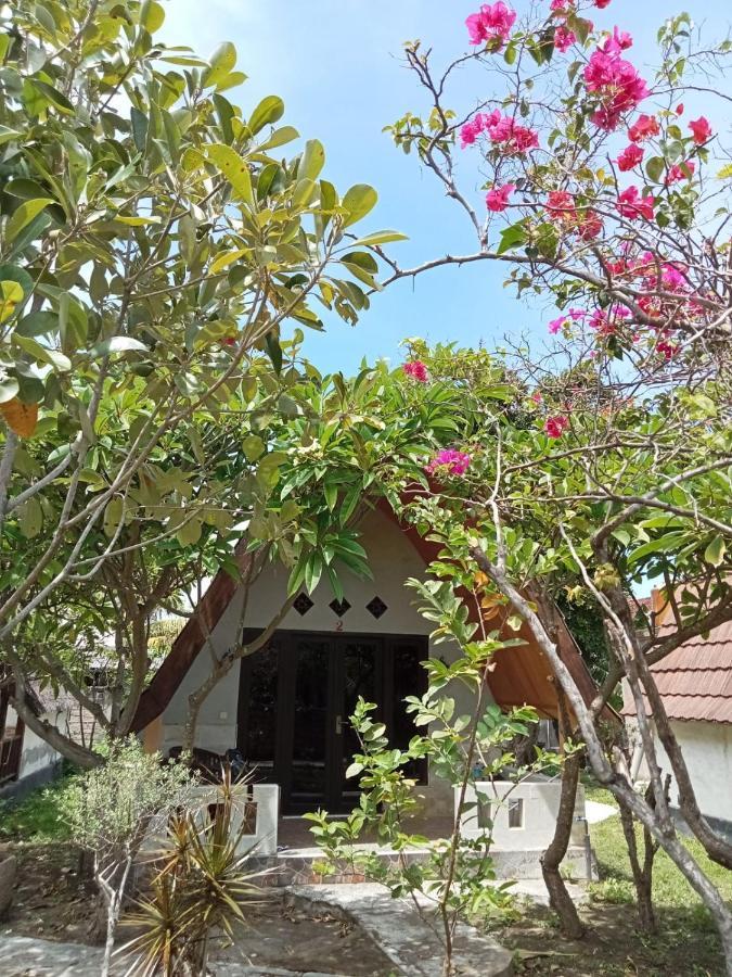 Meno Smile Cottages Gili Meno Exterior photo